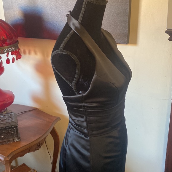 🦊 Jessica McClintock deep black satin halter gown. - Picture 3 of 8